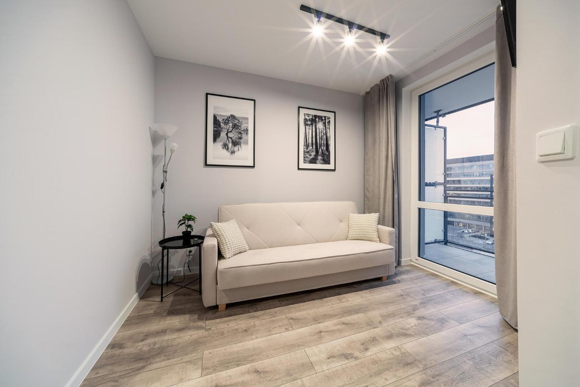Westostapart A 183 Warsaw Luaran gambar