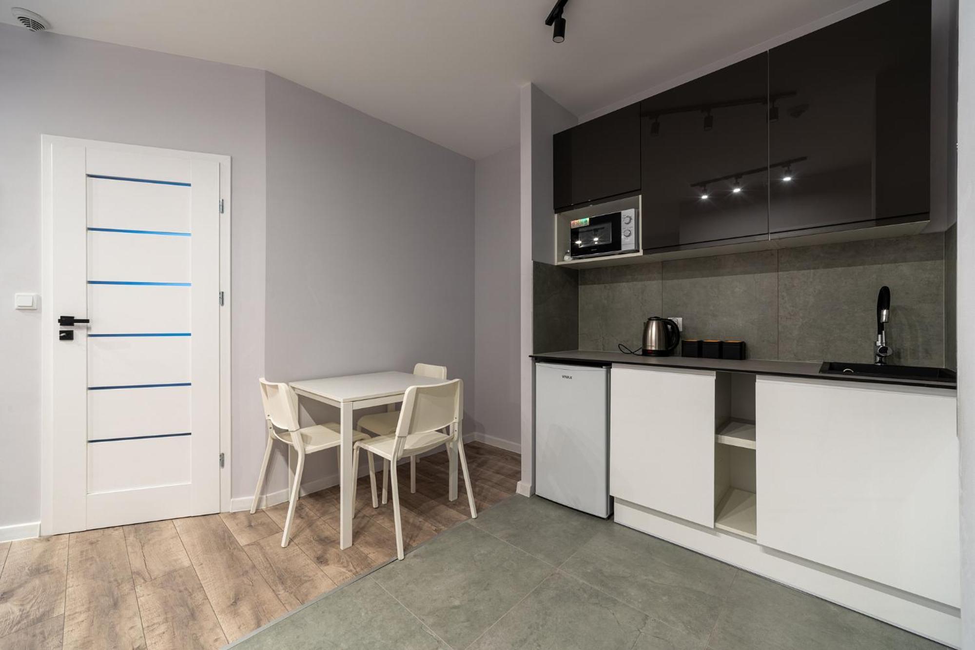 Westostapart A 183 Warsaw Luaran gambar