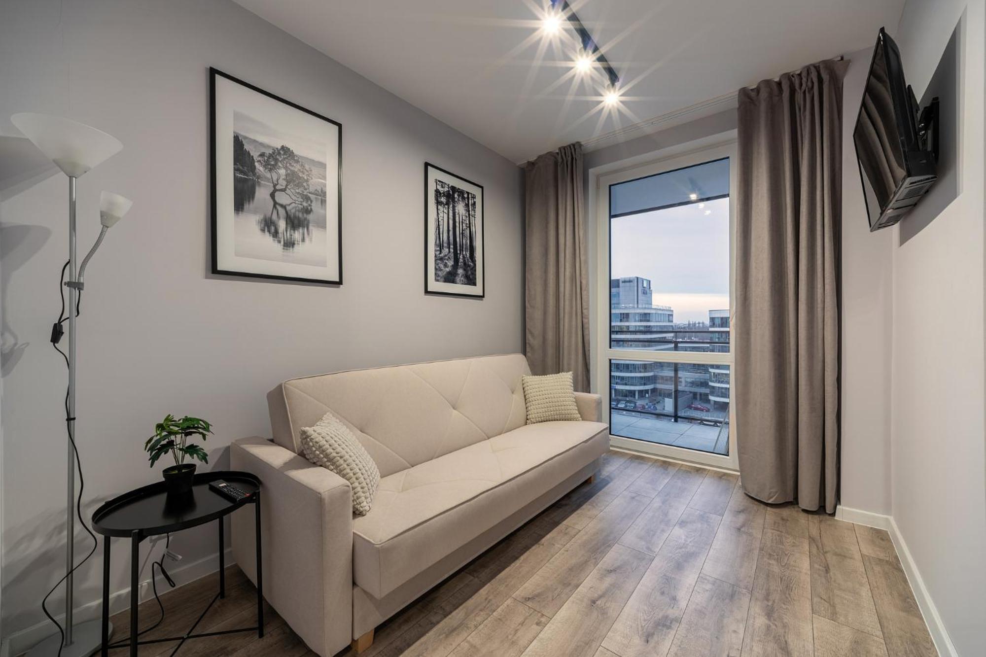 Westostapart A 183 Warsaw Luaran gambar